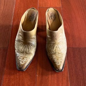 Charlie Horse slip on clogs